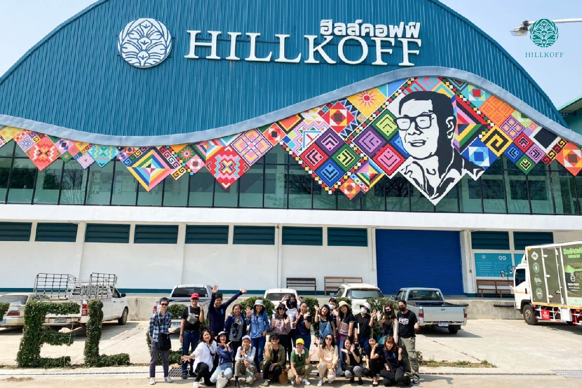 You are currently viewing สื่อมวลชนร่วมทริป Open House เยี่ยมชมศูนย์การเรียนรู้ครบวงจรกาแฟชาวไทยภูเขา ฮิลล์คอฟฟ์ ที่ ต.อินทขิล อ.แม่แตง จ.เชียงใหม่